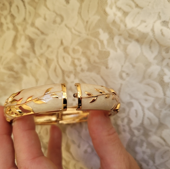 Enamel Clamper Bracelet - Picture 5 of 8
